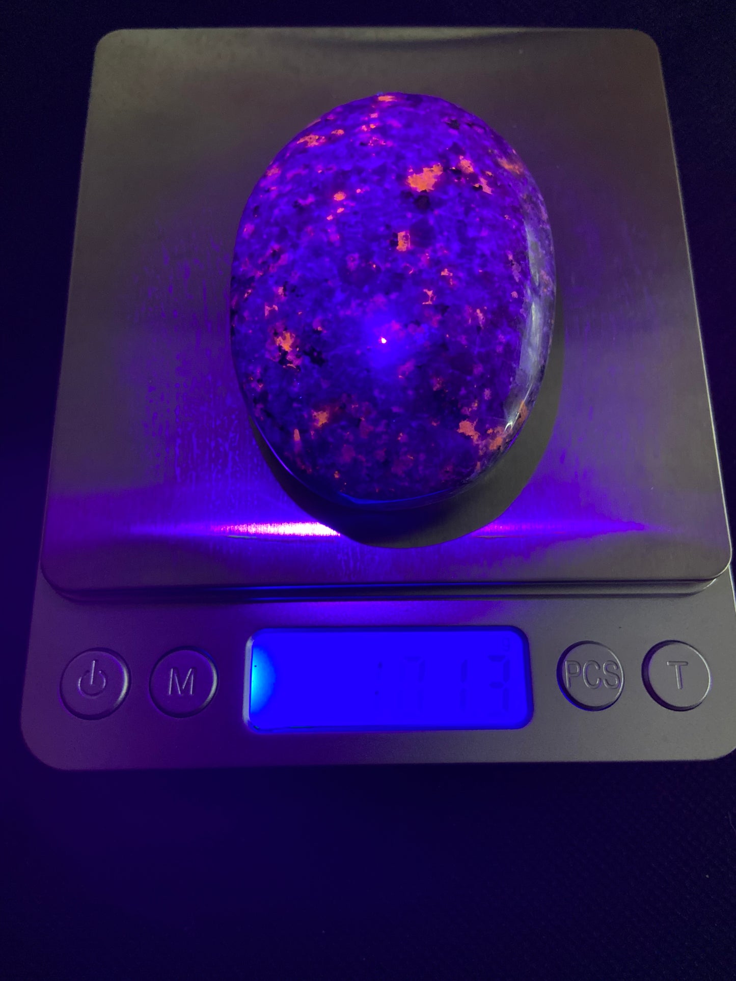 Yooperlite Palm Stone 101.3g UV Reactive