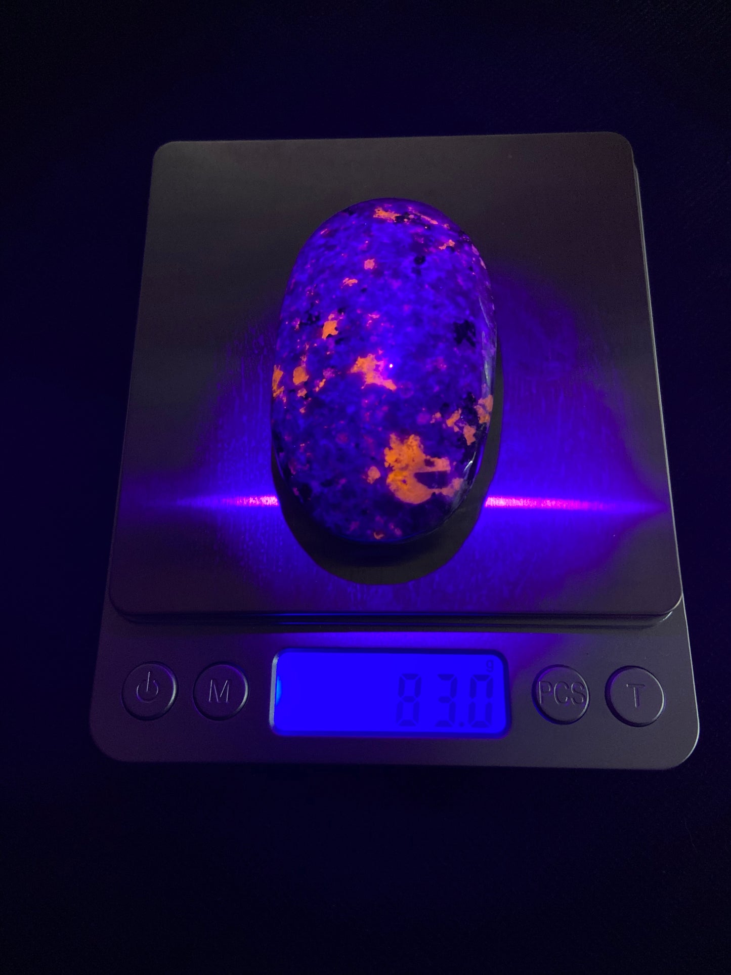 Yooperlite Palm Stone 83g UV Reactive
