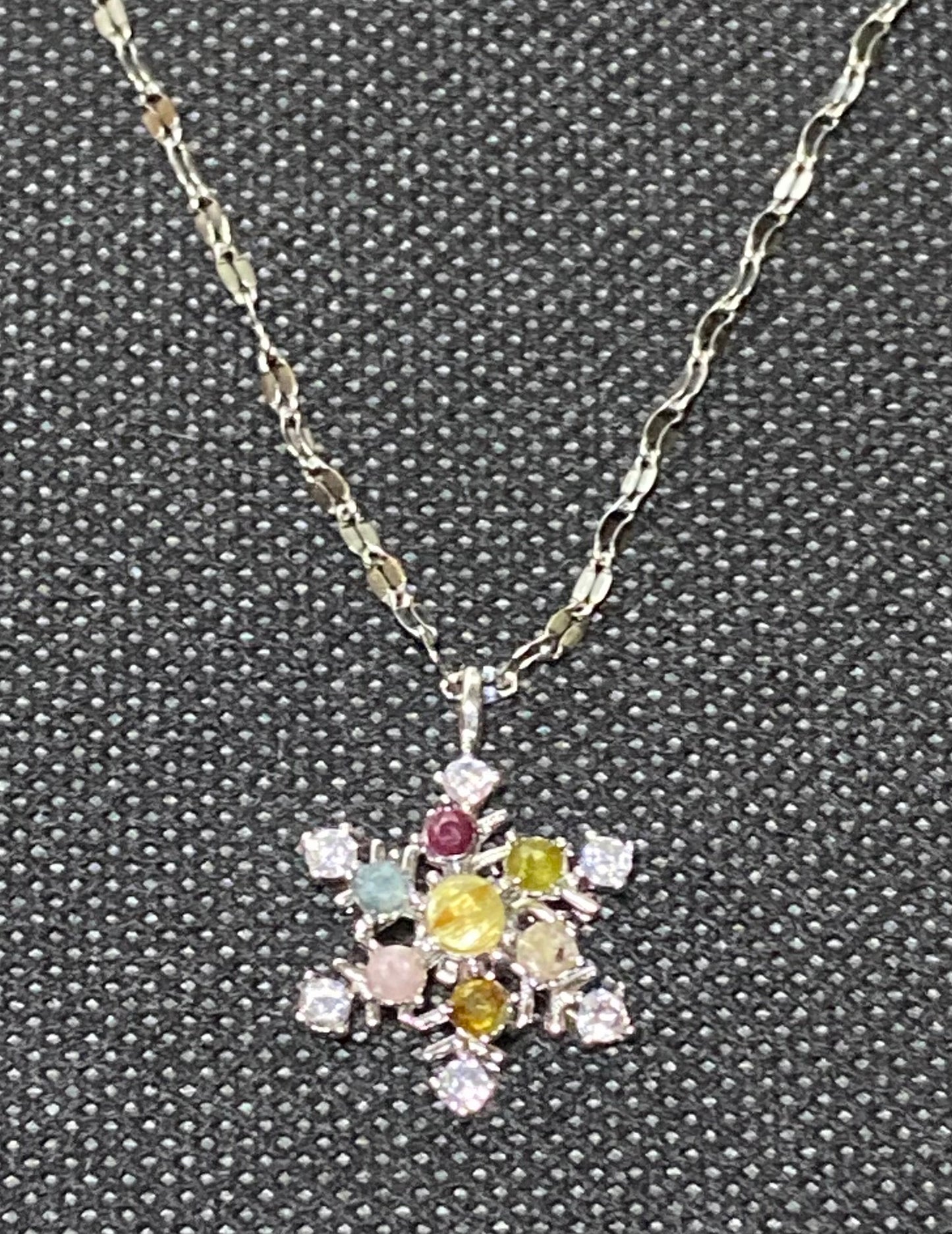 7 super Stone spinning snowflake pendant