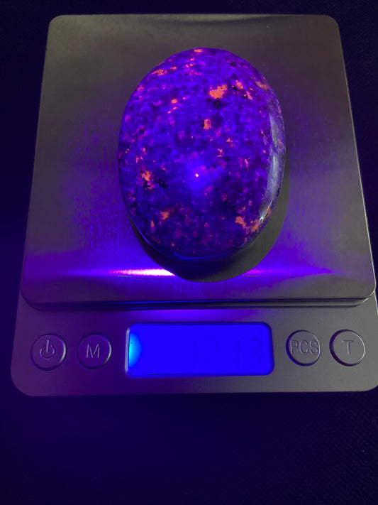 Yooperlite Palm Stone 101.3g UV Reactive