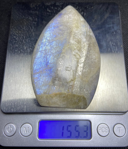 Moonstone Freeform with Blue Flash, 155.3g
